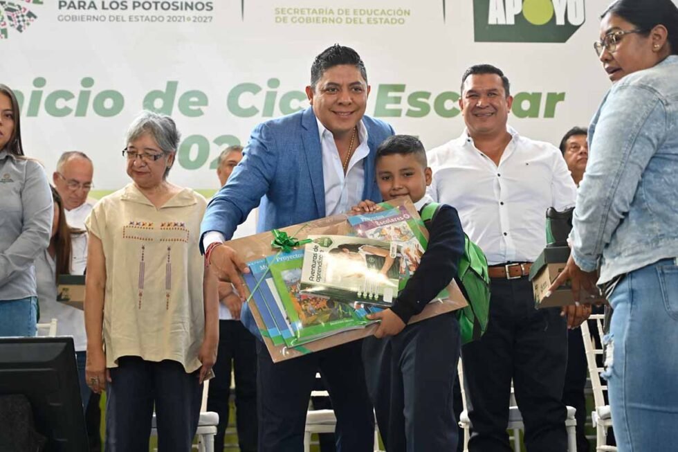 Gobernador Ricardo Gallardo Inaugura Ciclo Escolar Arco