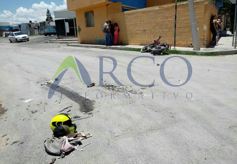 Camión pasa por encima de familia motociclista.