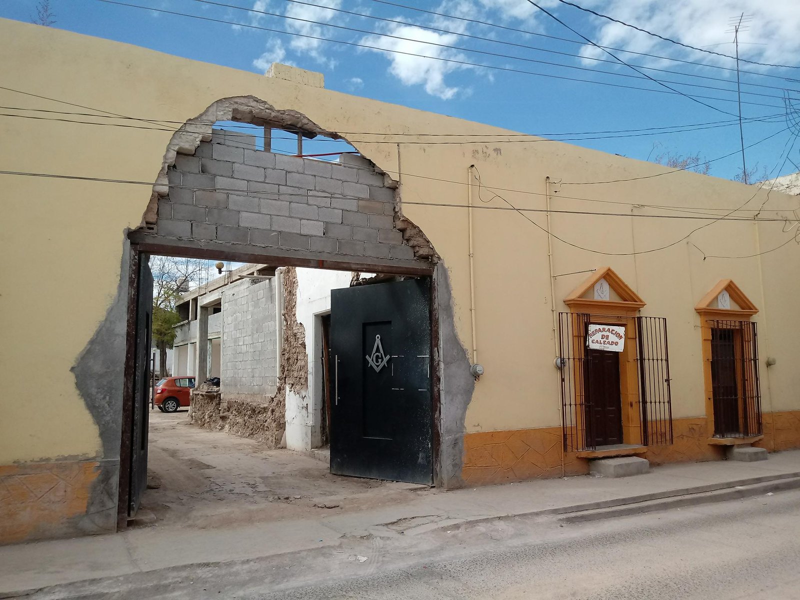 Modifican fachada de edificio histórico de los masones sin permiso del INAH