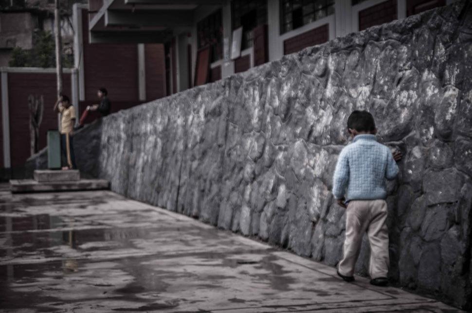 POLICÍAS DE PGJE RESCATAN DE LAS CALLES A NIÑO DE 2 AÑOS PRESUMIBLEMENTE VÍCTIMA DE MALTRATO