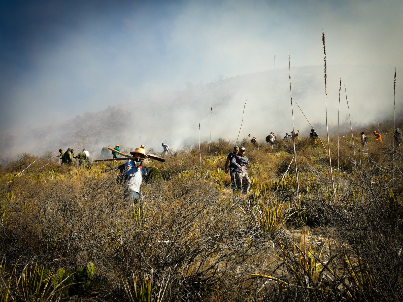 GOBIERNO DEL ESTADO APOYA EN COMBATE DE INCENDIO FORESTAL EN MATEHUALA