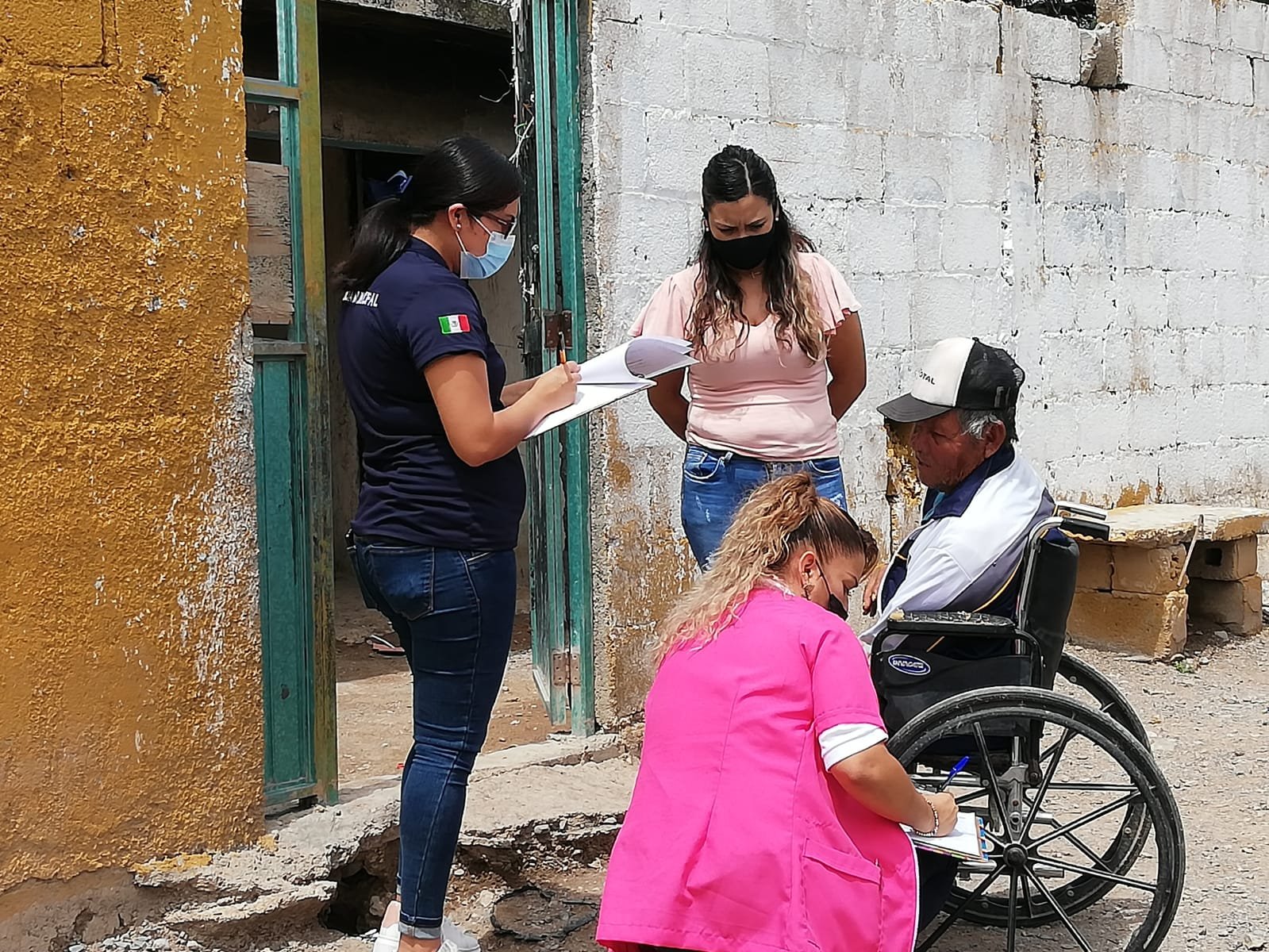 RESCATA DIF A ABUELITO QUE SUFRÍA DE PRESUNTA VIOLENCIA POR PARTE DE FAMILIARES