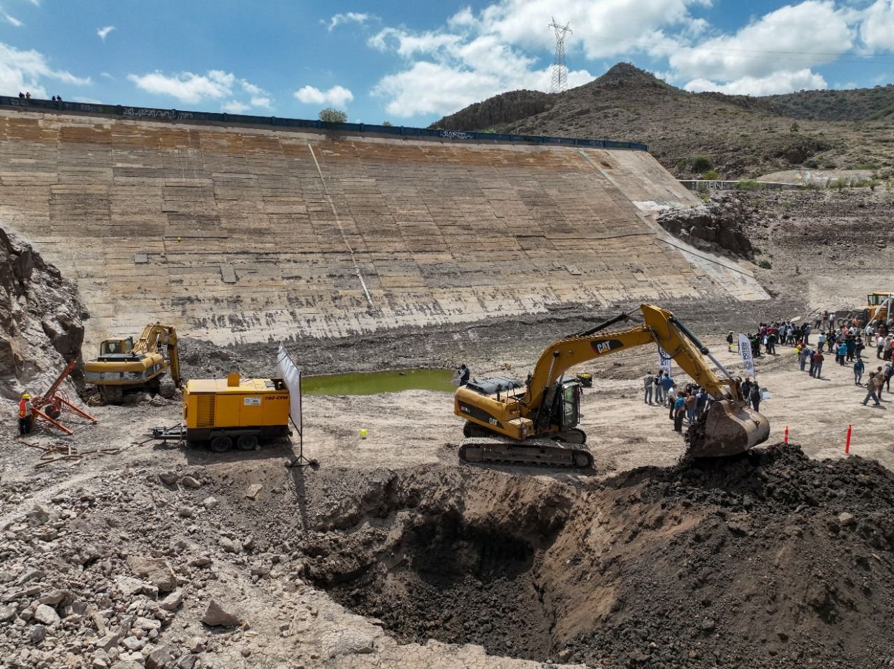 RICARDO GALLARDO ESCUCHA DEMANDA DE AGUA Y REHABILITA PRESA “EL PEAJE”