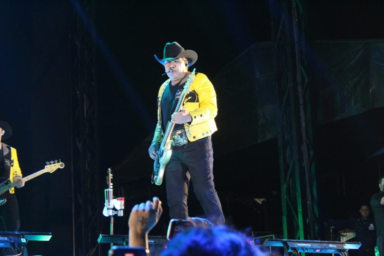 “BRONCO” REVENTÓ EL TEATRO DE LA FENAPO