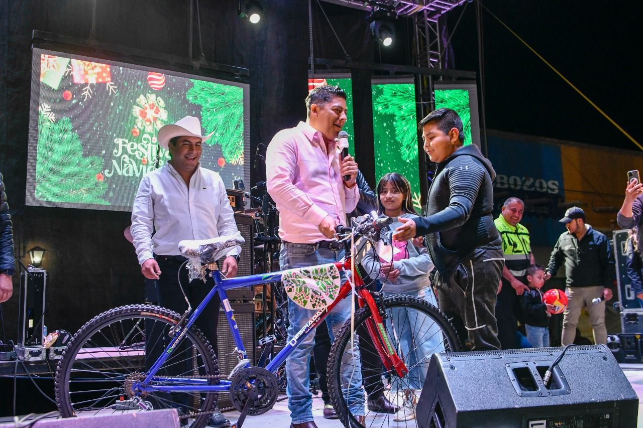 INAUGURA MANDATARIO ESTATAL MONUMENTAL NACIMIENTO NAVIDEÑO EN PALACIO DE GOBIERNO