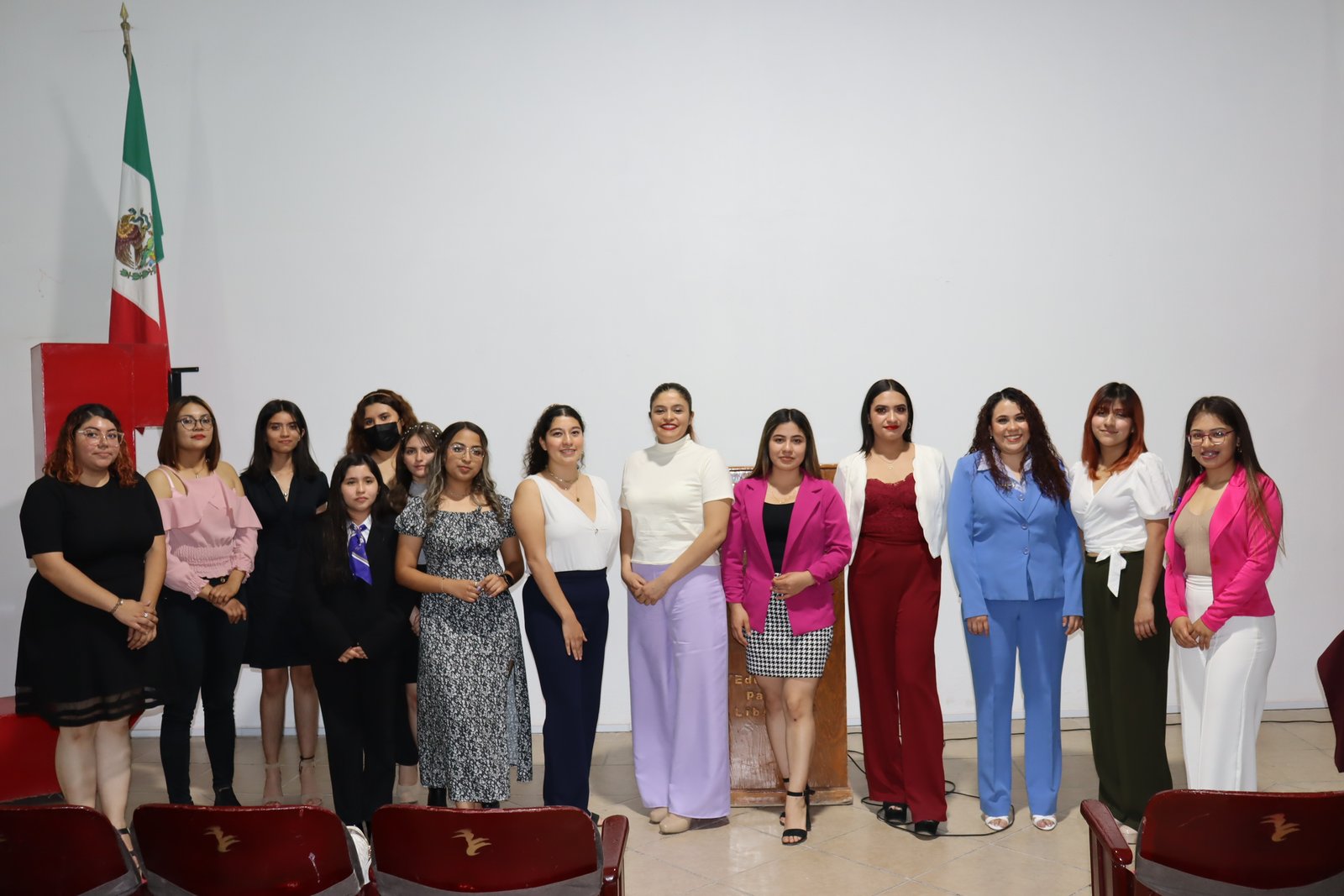 WENDOLYN MORALES ESTRADA, GANADORA DEL CONCURSO DE ORATORIA FEMENINA ORGANIZADO POR LA UNIVERSIDAD DE MATEHUALA