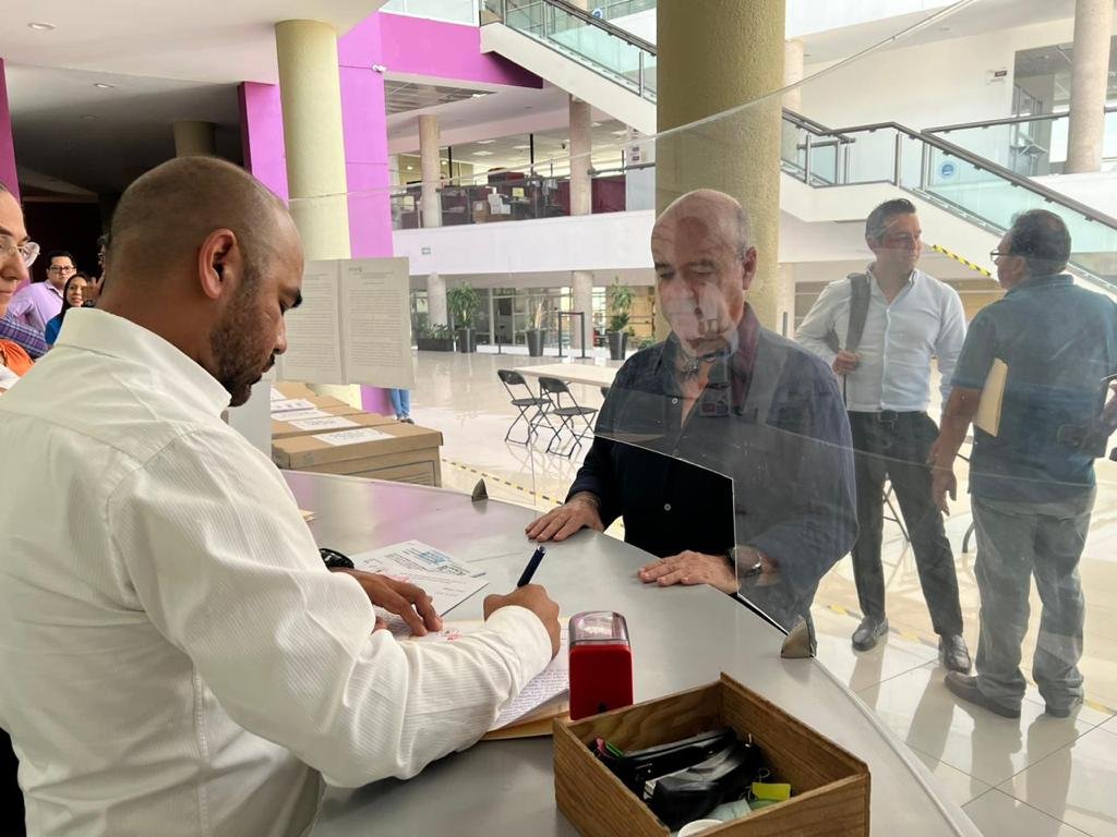 FORMALIZA CONGRESO DEL ESTADO, A TRAVÉS DE SERVICIOS PARLAMENTARIOS, SOLICITUD AL CEEPAC PARA QUE VALIDE CREDENCIALES DE PERSONAS QUE FIRMARON SOLICITUD PARA MUNICIPALIZAR VILLA DE POZOS Y REALICE PLEBISCITO