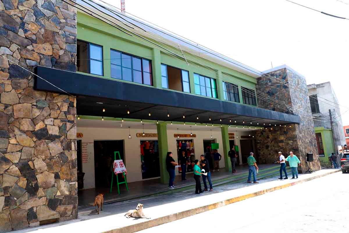 RICARDO GALLARDO CUMPLE AL PUEBLO MÁGICO DE XILITLA CON RENOVADO MERCADO