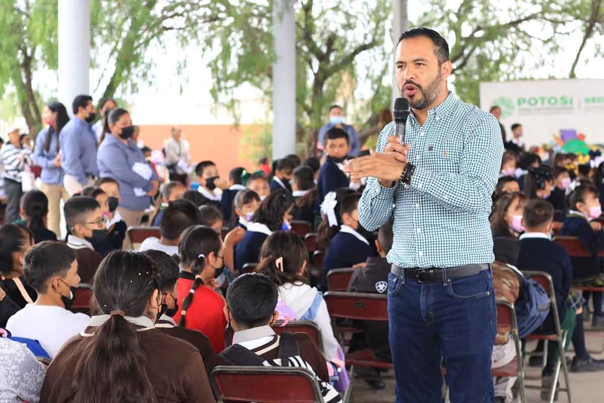 GOBIERNO DEL ESTADO BRINDA APOYO A 300 MIL ESTUDIANTES DE NIVEL BÁSICO