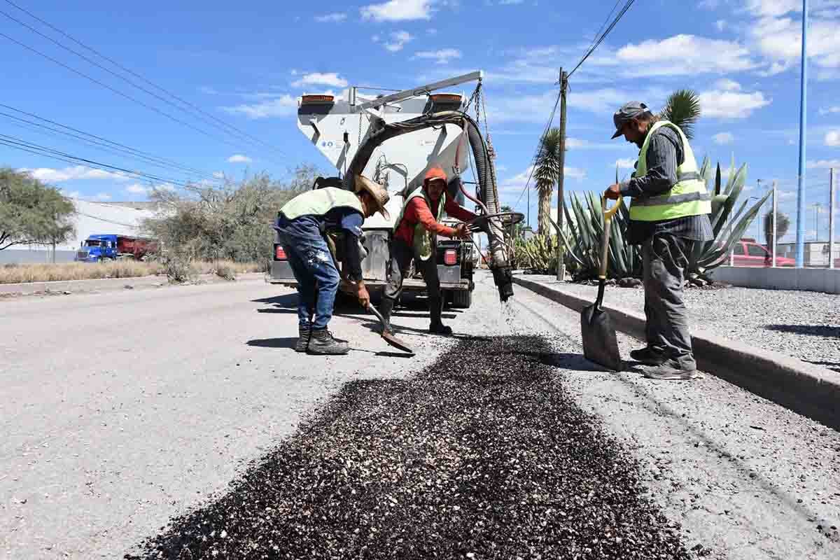 EN OCTUBRE, ESTADO ATENDIÓ CAMINOS EN 20 MUNICIPIOS