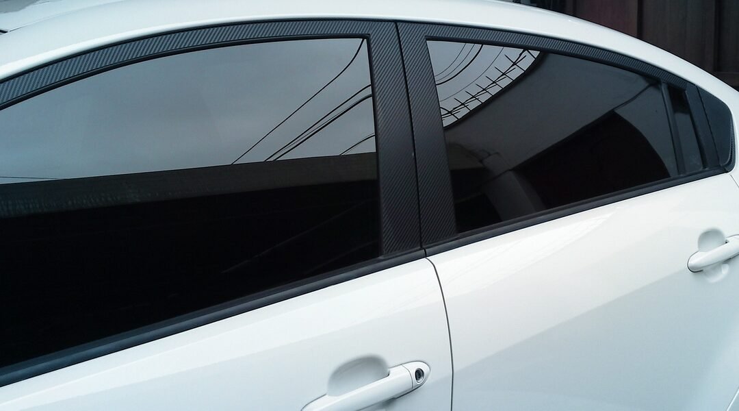 BUSCAN PROHIBIR EL POLARIZADO QUE IMPIDA LA VISIBILIDAD HACÍA EL INTERIOR DE LOS VEHÍCULOS