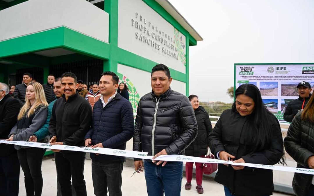 RICARDO GALLARDO ENTREGA NUEVA PREPARATORIA EN MATEHUALA