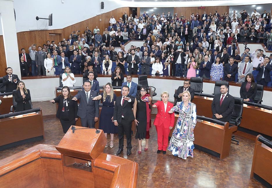 EN SESIÓN SOLEMNE DE INSTALACIÓN, LOS 27 INTEGRANTES DE LA LXIV LEGISLATURA DEL CONGRESO DEL ESTADO RINDIERON PROTESTA DE LEY