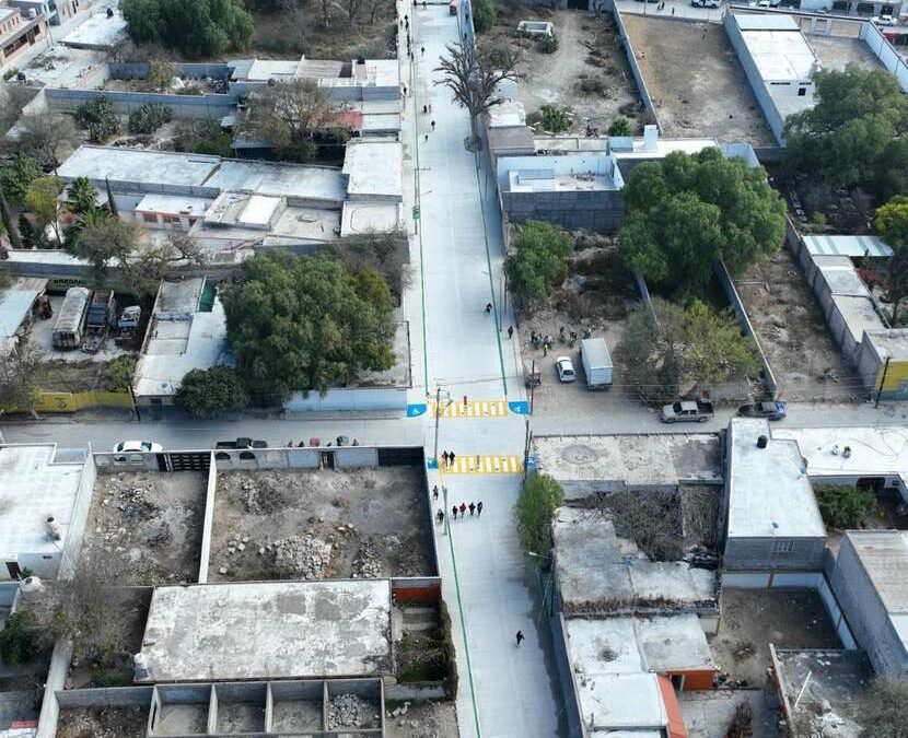 RICARDO GALLARDO ENTREGA RENOVADA CALLE EN CEDRAL