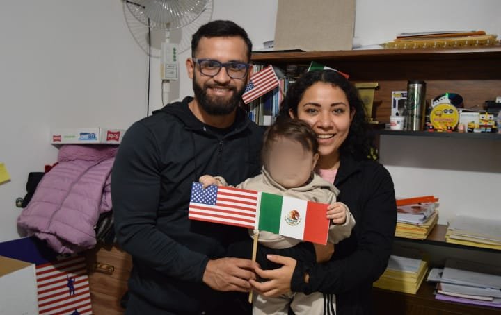 GOBIERNO ESTATAL BRINDA MÁS APOYO A CONNACIONALES EN FERIA DE PASAPORTES AMERICANOS