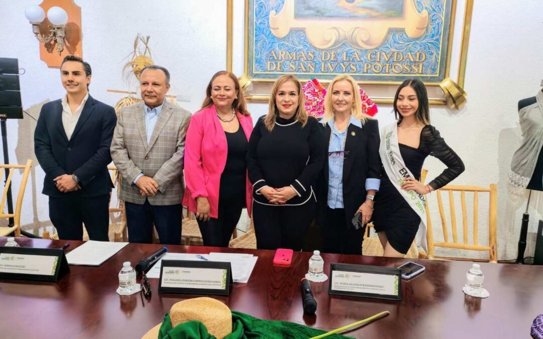 PRESENTAN PROYECTO EMBAJADORAS FENAPO 2025