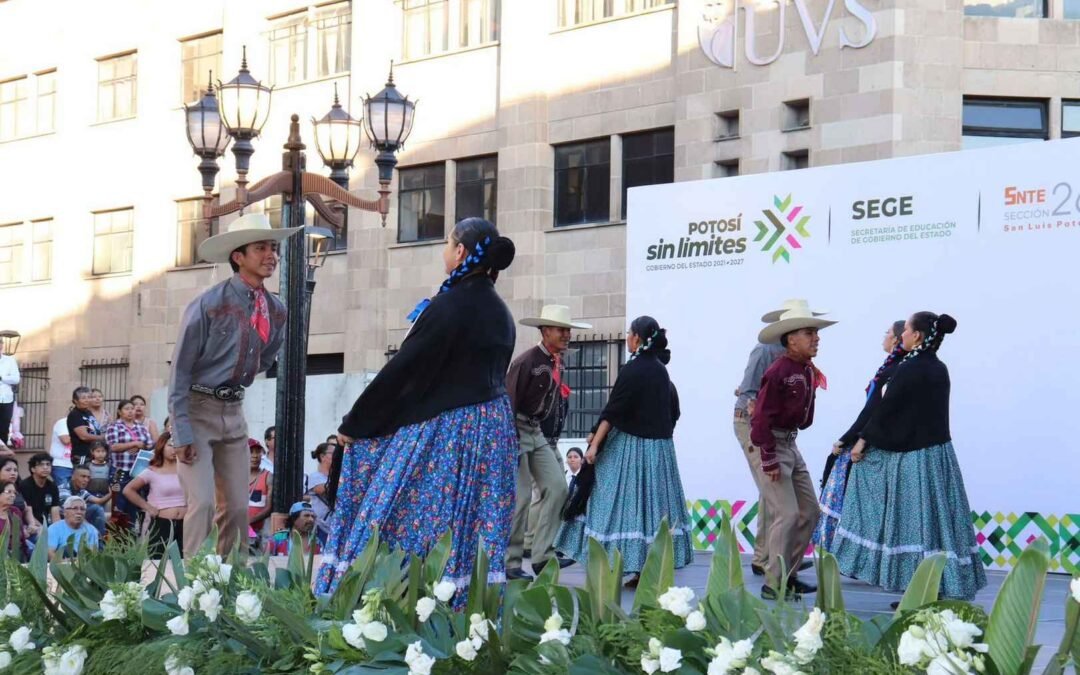 PROMUEVEN EDUCACIÓN Y CULTURA EN CONGRESO NACIONAL DE DOCENTES