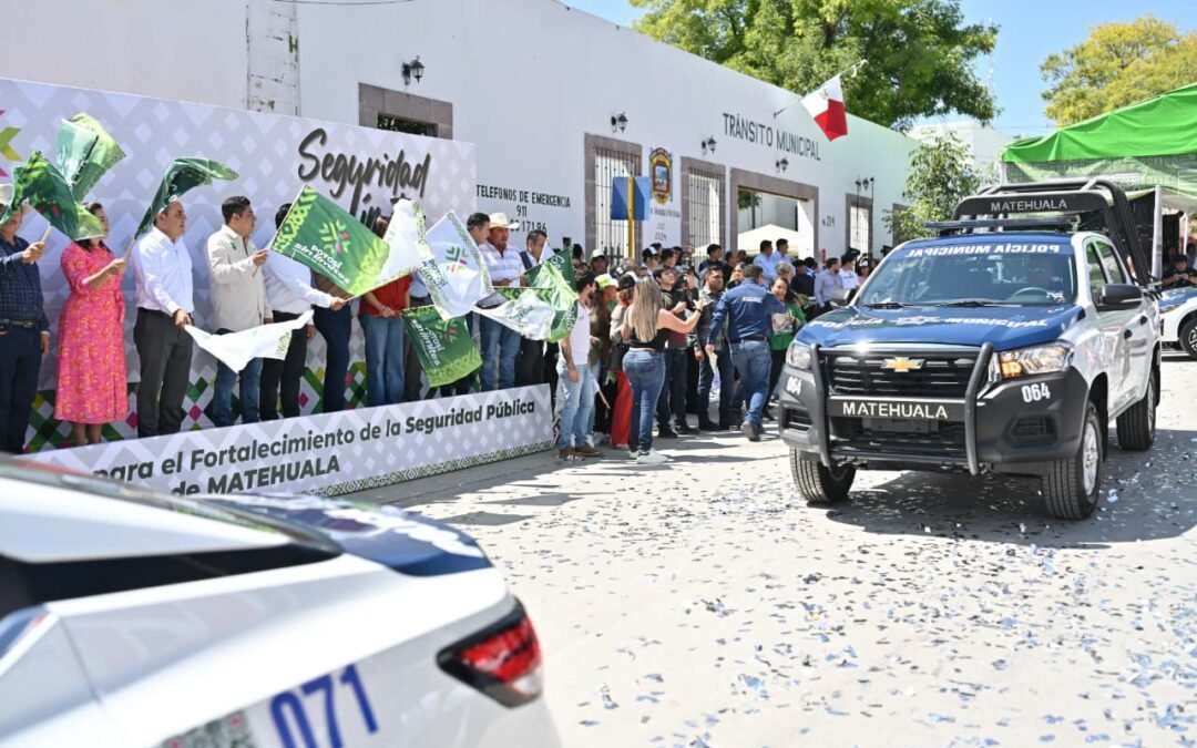 GOBIERNO DEL ESTADO ENTREGA PATRULLAS, UNIFORMES Y EQUIPO TÁCTICO EN MATEHUALA