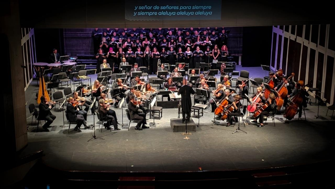 151125 15335, ENTUSIASMO DEL PÚBLICO IMPULSA EL RENOVADO RUMBO DE LA ORQUESTA SINFÓNICA (7)