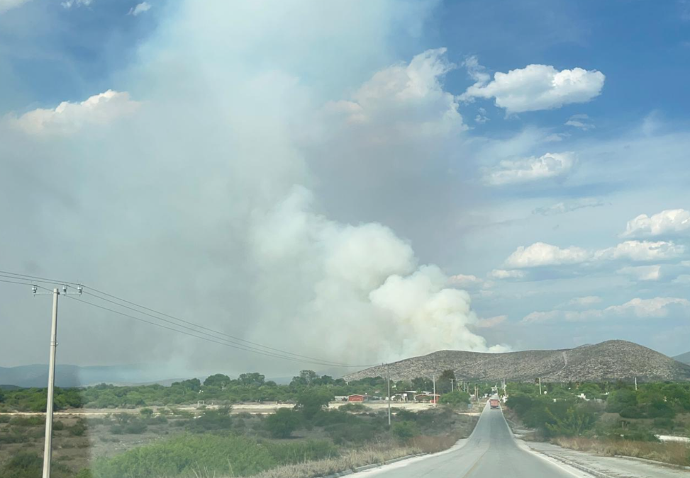 INCENDIO ACTIVO AL NORTE DE MATEHUALA PREOCUPA A HABITANTES; REPORTAN FALTA DE ATENCIÓN INMEDIATA